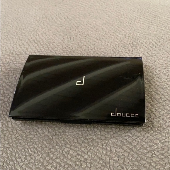 Makeup - Picture 2 of 2